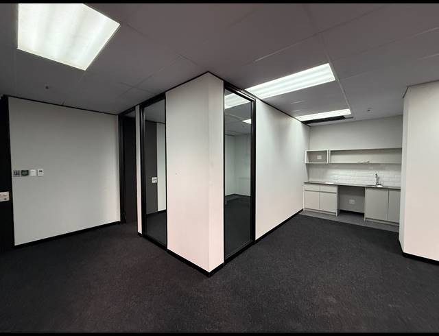 129M² OFFICE TO LET IN PARKTOWN